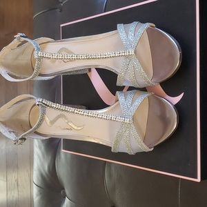Nina Haviva Ladies Silver Sparkle Shoes Size 8.5